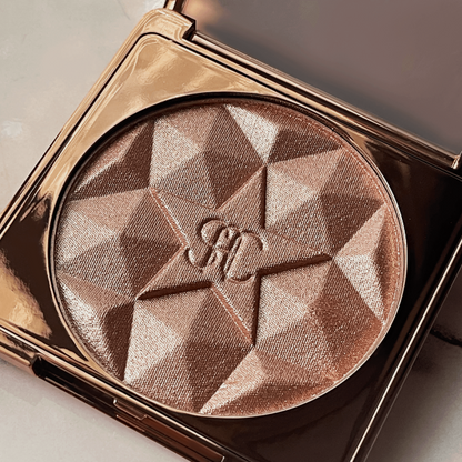 Sara Ali Cosmetics rose gold dust luminous highlighter